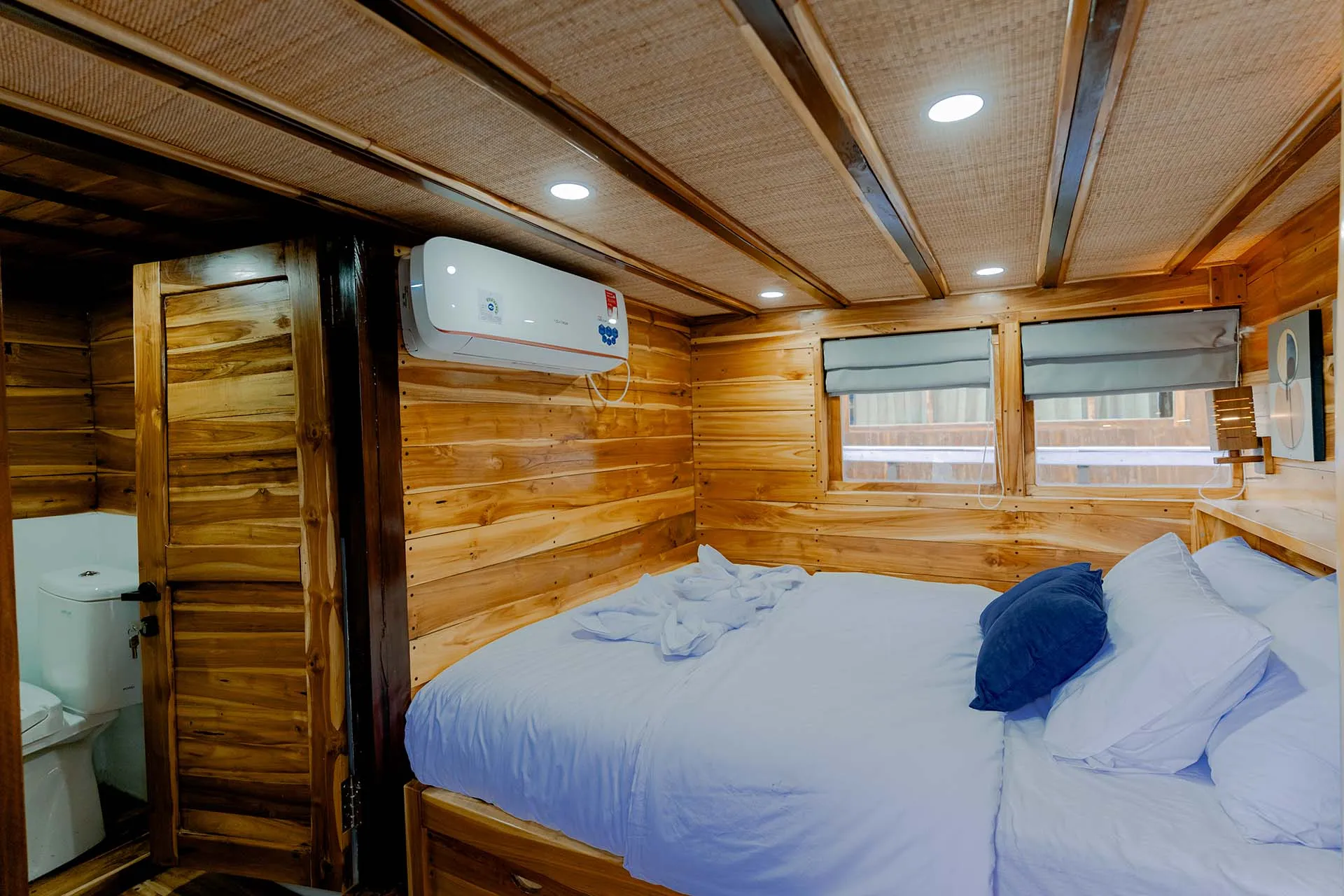 Bonelalo Room_Deluxe_Barakati Cruises