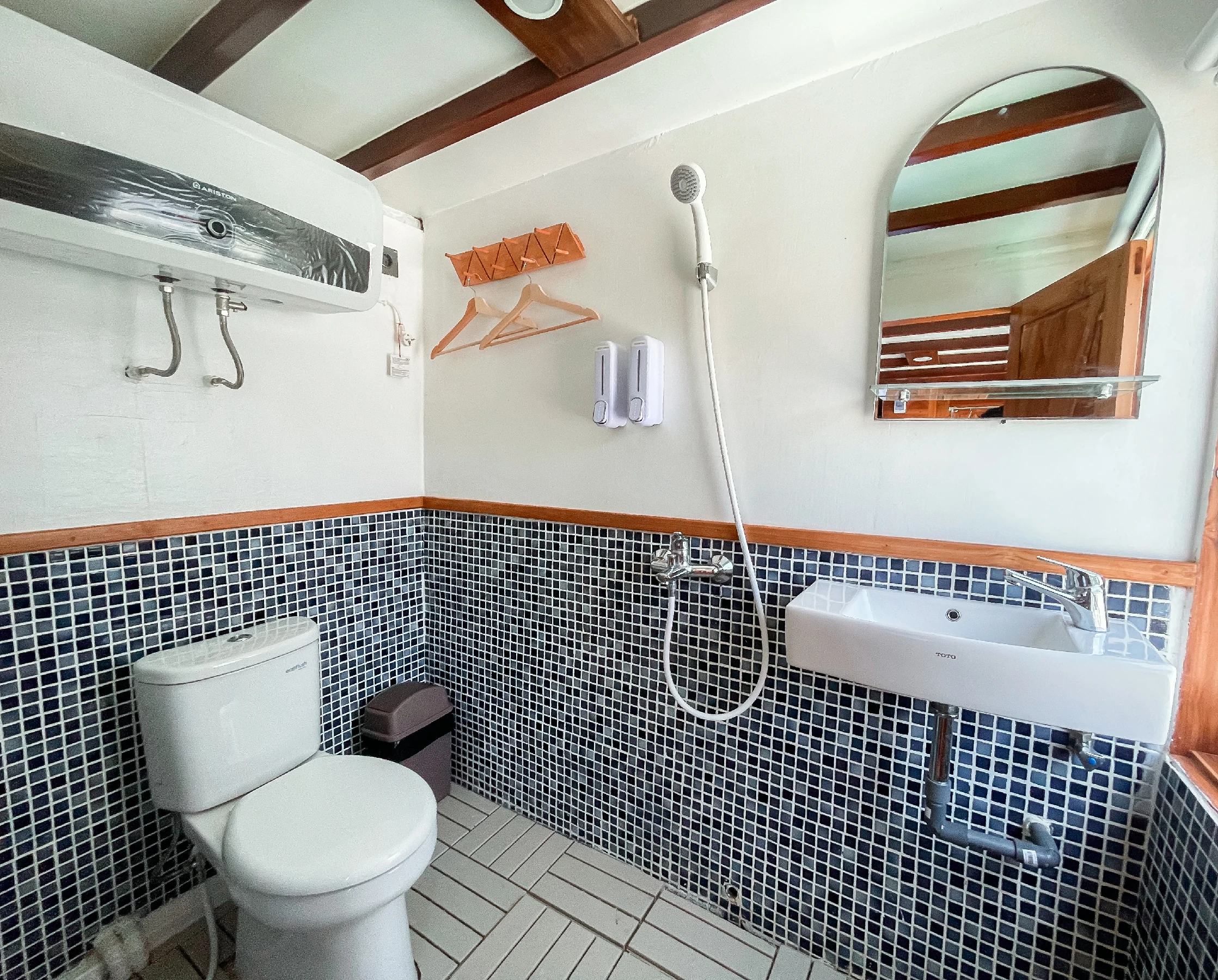 Deluxe Ocean View Bathroom_Soe Besar Vanrei
