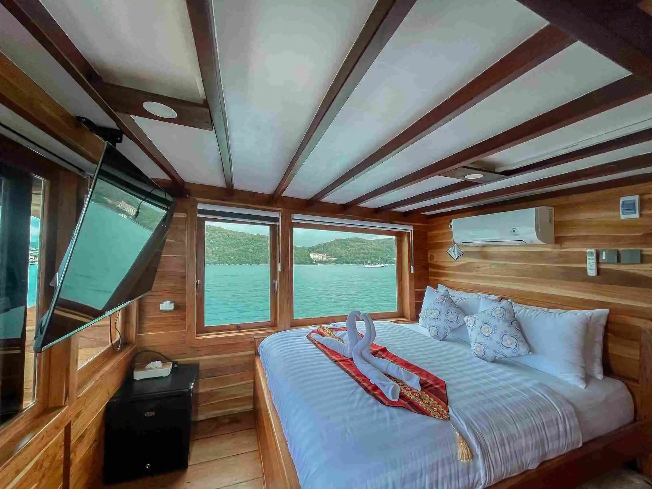 Master Ensuite Ocean View_Soe Besar Vanrei
