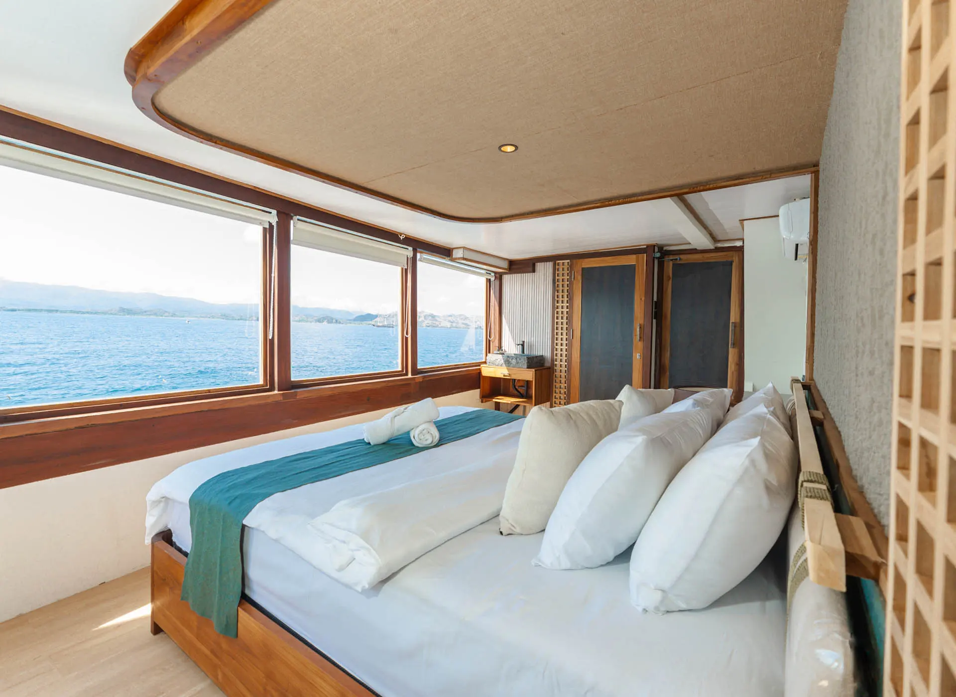Marea-Signature Cabin-Bedroom